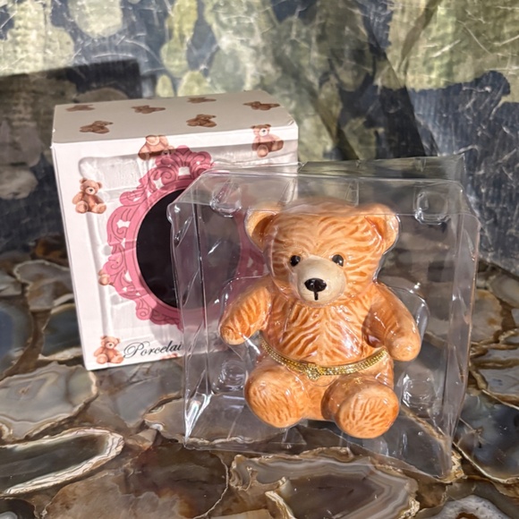 Urban Outfitters Teddy Porcelain Pill Case - Picture 2 of 2